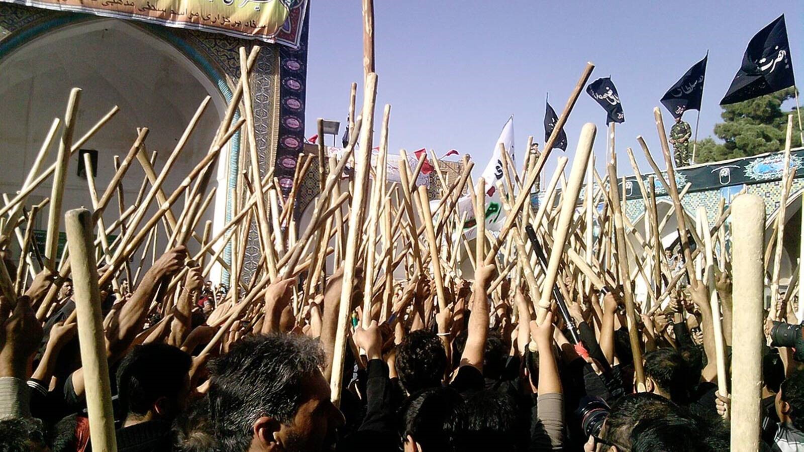 Ritual de las Qalishuyan (personas que lavan las alfombras) en Mashhad-e Ardehal (provincia de Kashan